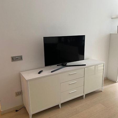 Lovely Apartment In The New Porta Nuova Area Milano Exterior foto